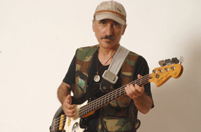 Kramp Grubunun Bas Gitaristi Nezih Onur Hayatını Kaybetti