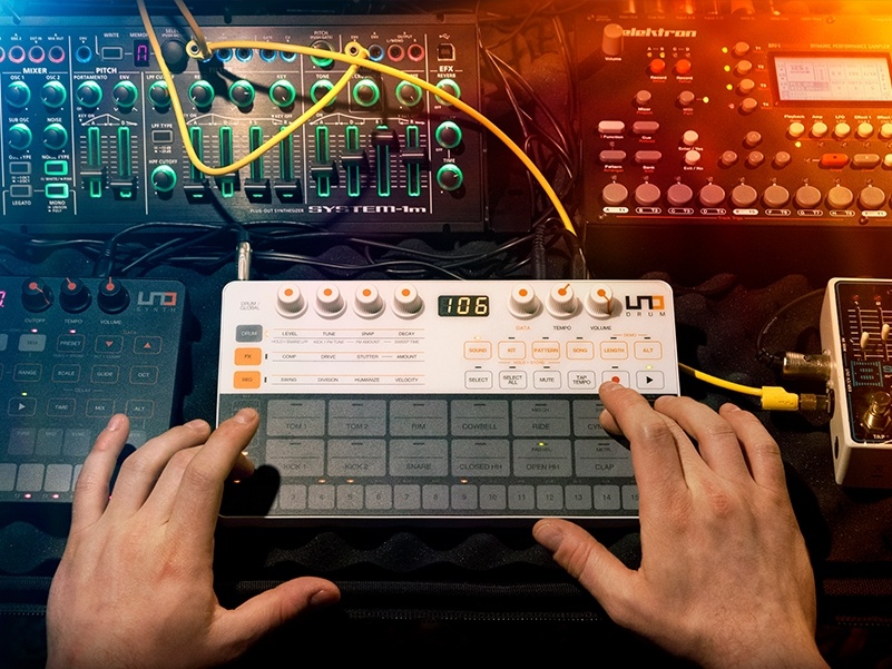 IK Multimedia'dan Tamamen Programlanabilir, Ultra Taşınabilir Drum Machine: UNO DRUM