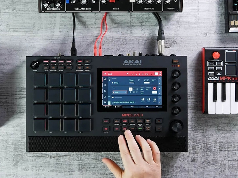 Efsanevi Akai Professional MPC Serisinin Yeni Üyesiyle Tanışın; MPC Live II