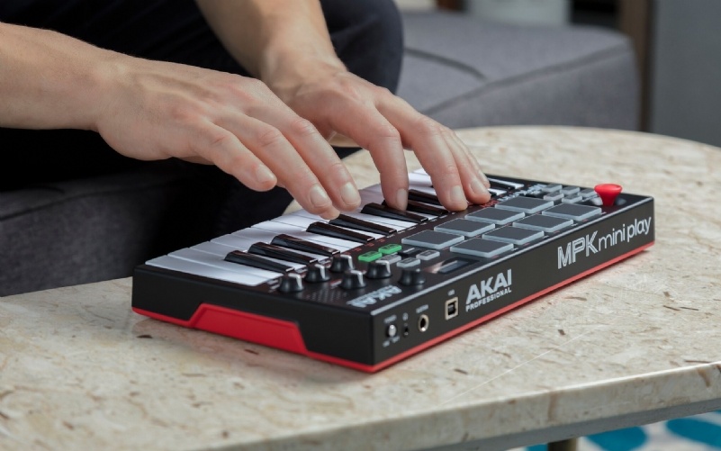 Akai Professional MPK Mini Play Hakkında Merak Edilenler