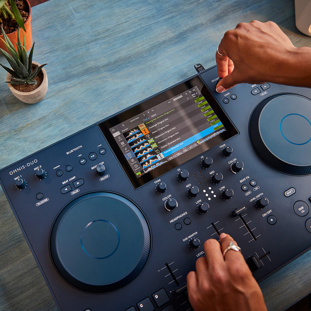 ALPHATHETA OMNIS-DUO Şarjlı All-in-one DJ Kontrol Ünitesi Fiyatı