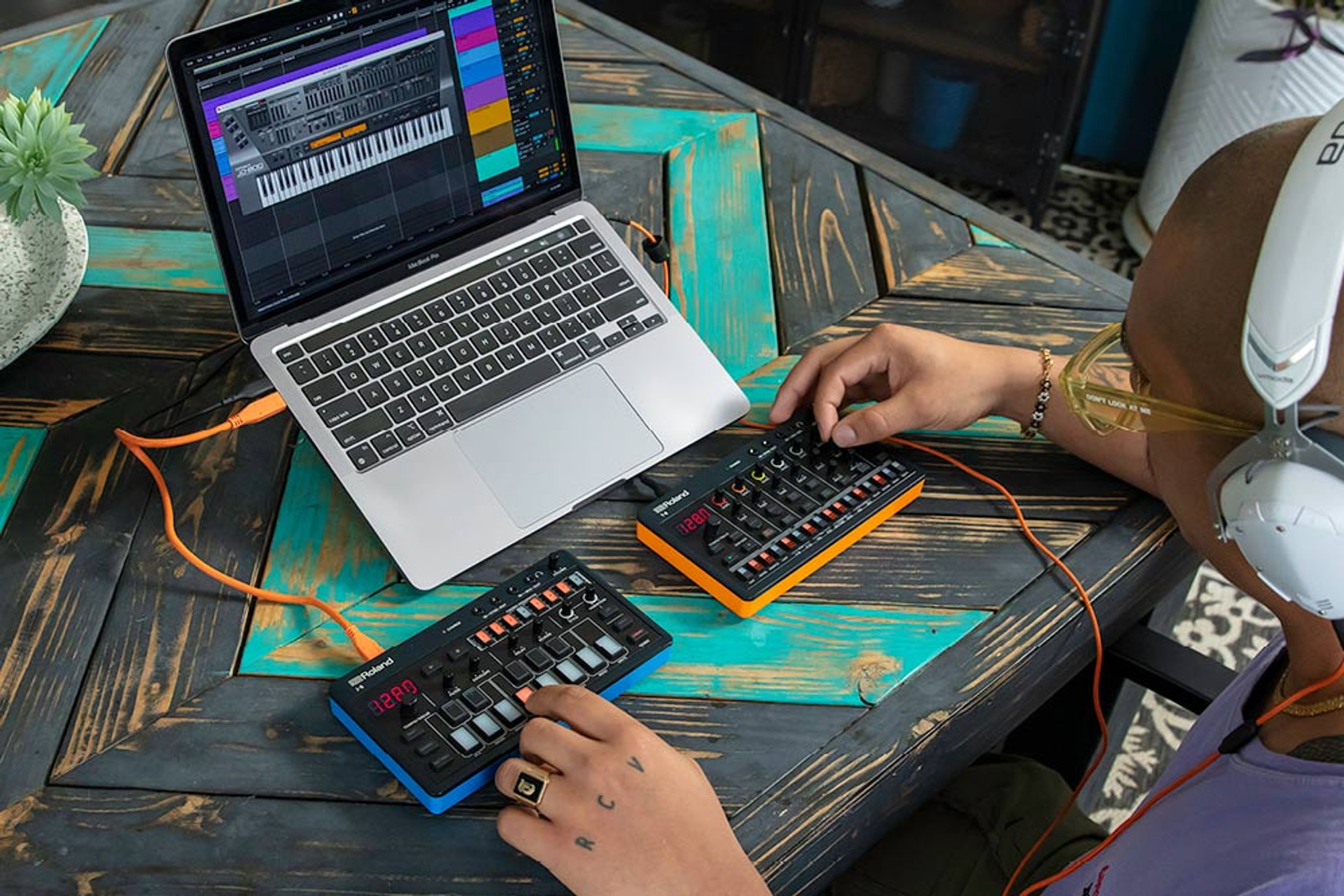 ROLAND J-6 Aira Compact Chord Synth Fiyatı, Özellikleri | ZUHAL