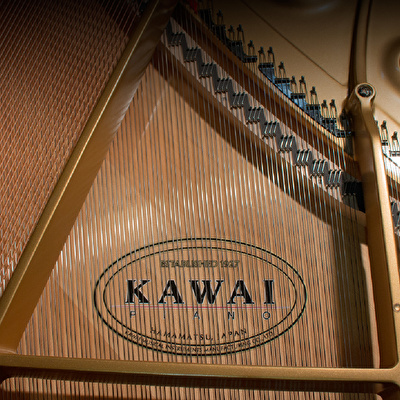 KAWAI GL-10 WH/P Parlak Beyaz 153 CM Kuyruklu Piyano