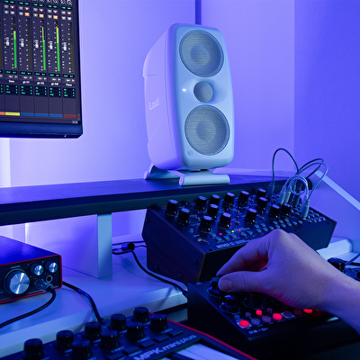 IK Multimedia IP-ILOUD-MTMWMKII2X-IN iLoud MTM MKII Pair Beyaz Stüdyo Monitör Seti Çift (ARC Mikrofonu Dahil)
