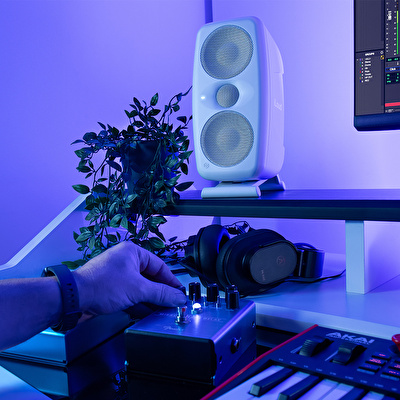 IK Multimedia IP-ILOUD-MTMWMKII2X-IN iLoud MTM MKII Pair Beyaz Stüdyo Monitör Seti Çift (ARC Mikrofonu Dahil)