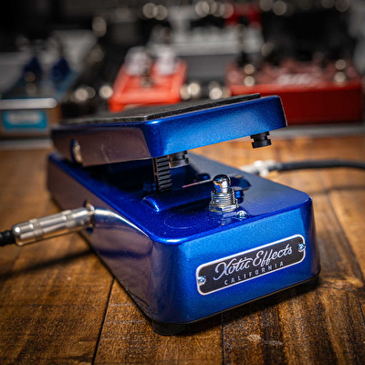 XOTIC XW-2 Wah Pedalı Metallic Blue