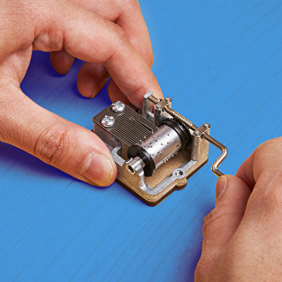 KIKKERLAND Hey Jude Crank Music Box