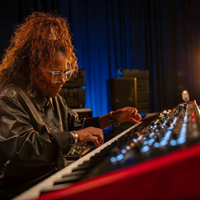 ROLAND V-STAGE76 Performans Klavyesi (76 Tuşlu)