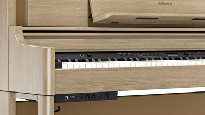 ROLAND LX705-LA Meşe Ağacı Renk Dijital Duvar Piyanosu (Tabure & Kulaklık Hediyeli)