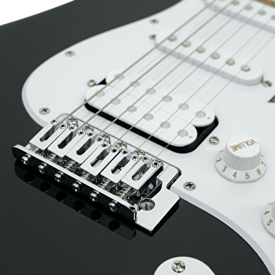 Mantic MST100-HBK Aksesuarlı ve Amfili Siyah Elektro Gitar Paketi