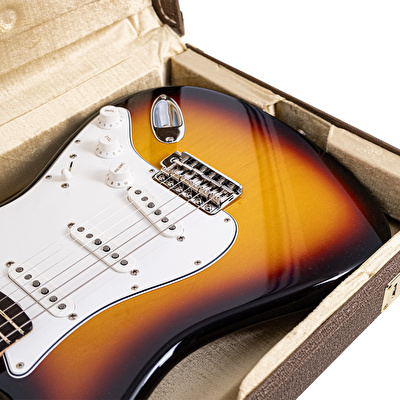 Fender Custom Shop 1963 Stratocaster NOS Gülağacı Klavye 3 Tone Sunburst Elektro Gitar