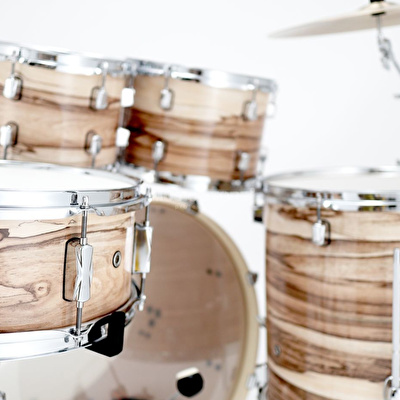 PEARL DMP925S/C889 Decade Maple Matte Racing Red 5 Parça (20B/10T/12T/16F/14S) Aksamlı Akustik Davul Seti