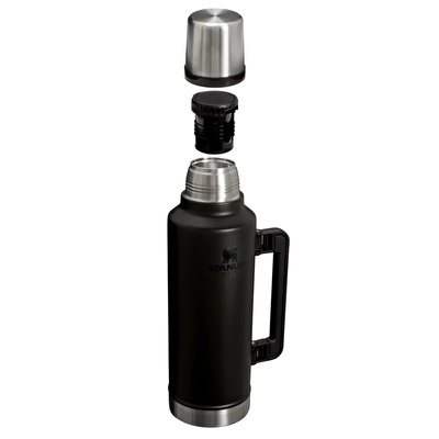 STANLEY The Legendary Classic Bottle 1.9L / 2.0QT Black 2.0