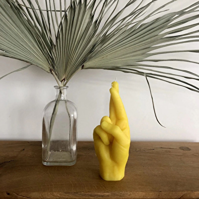 CANDLE HAND Crossed Fingers Mum Sarı