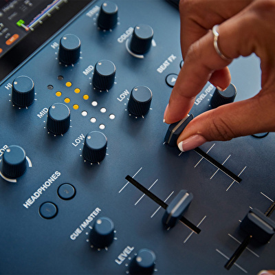 PIONEER DJ by ALPHATHETA OMNIS-DUO Şarjlı All-in-one DJ Kontrol Ünitesi