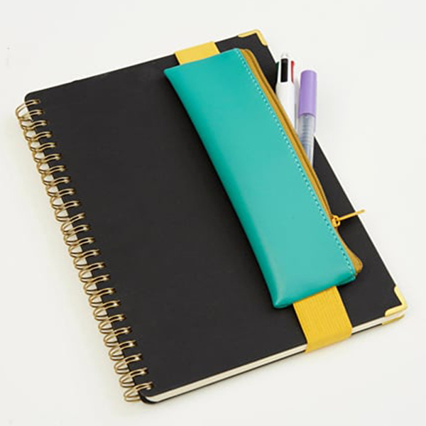 KIKKERLAND Defter Üstü Lastikli Kalem Kutusu