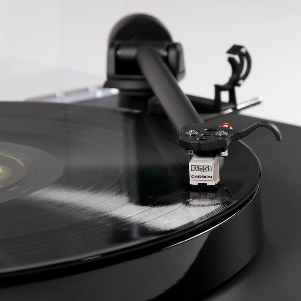Rega Planar 1 Plus MM Siyah Pikap(Dahili Pikap Preamplifikatörlü)