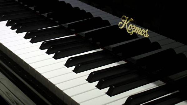 KOZMOS KGP-160BKG Parlak Siyah 160 CM Kuyruklu Piyano