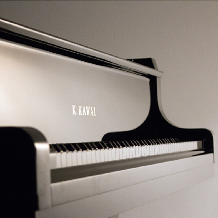 KAWAI GL-10 WH/P Parlak Beyaz 153 CM Kuyruklu Piyano