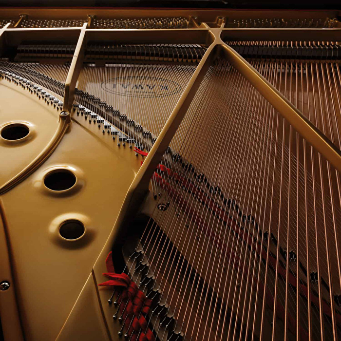 KAWAI GL-10 WH/P Parlak Beyaz 153 CM Kuyruklu Piyano
