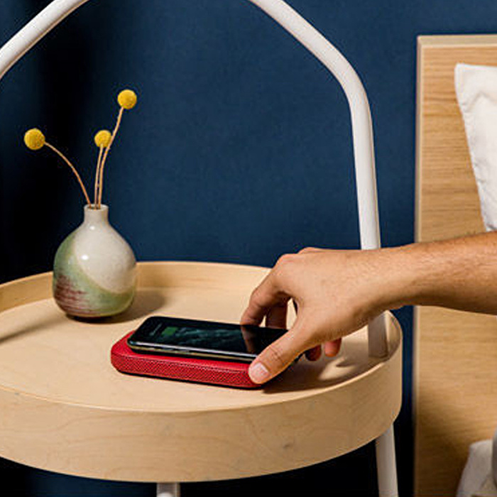 LEXON Powersound Deri Kablosuz Şarj Cihazı ve Bluetooth Hoparlör Kırmızı