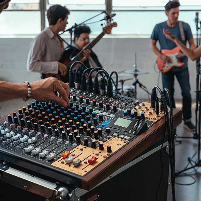 Tascam MODEL 16 Analog-Dijital Mixer