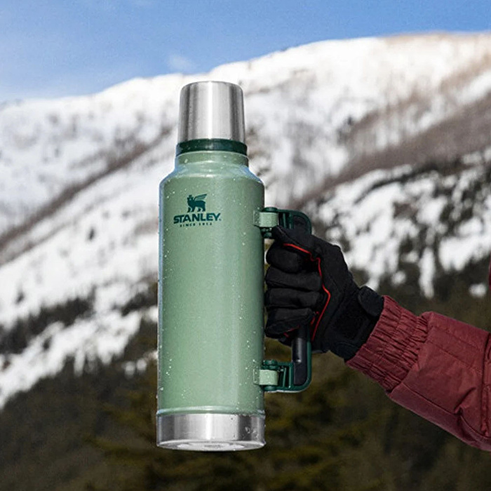 STANLEY The Legendary Classic Bottle 2.3L / 2.5QT - Hammertone Green Matara