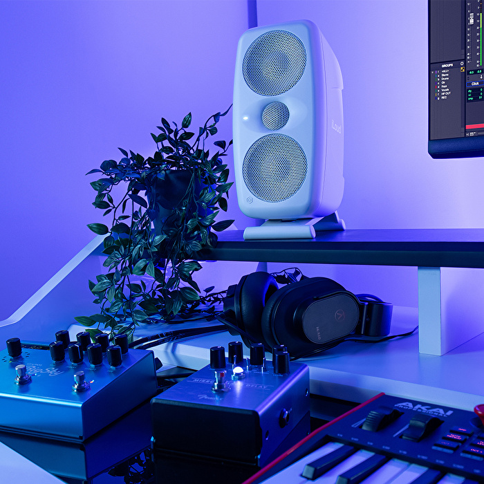 IK Multimedia IP-ILOUD-MTMWMKII2X-IN iLoud MTM MKII Pair Beyaz Stüdyo Monitör Seti Çift (ARC Mikrofonu Dahil)