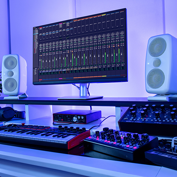 IK Multimedia IP-ILOUD-MTMWMKII2X-IN iLoud MTM MKII Pair Beyaz Stüdyo Monitör Seti Çift (ARC Mikrofonu Dahil)