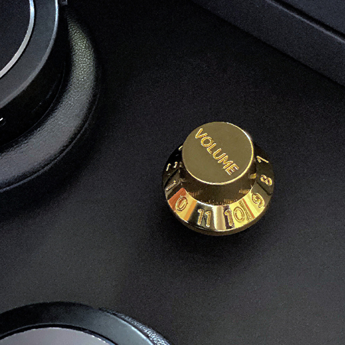 SUCK UK Turn Me On Gold Charm