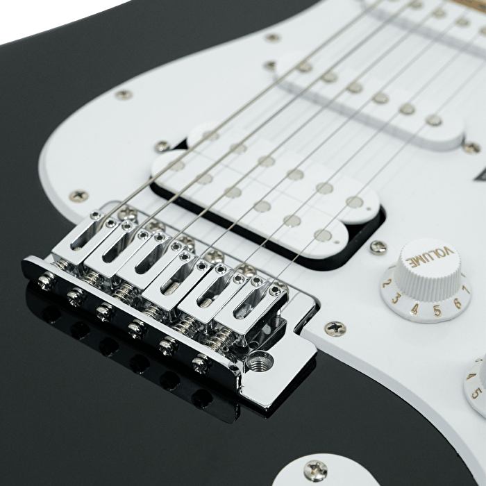 Mantic MST100-HBK Aksesuarlı ve Amfili Siyah Elektro Gitar Paketi