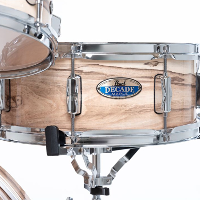 PEARL DMP925S/C889 Decade Maple Matte Racing Red 5 Parça (20B/10T/12T/16F/14S) Aksamlı Akustik Davul Seti