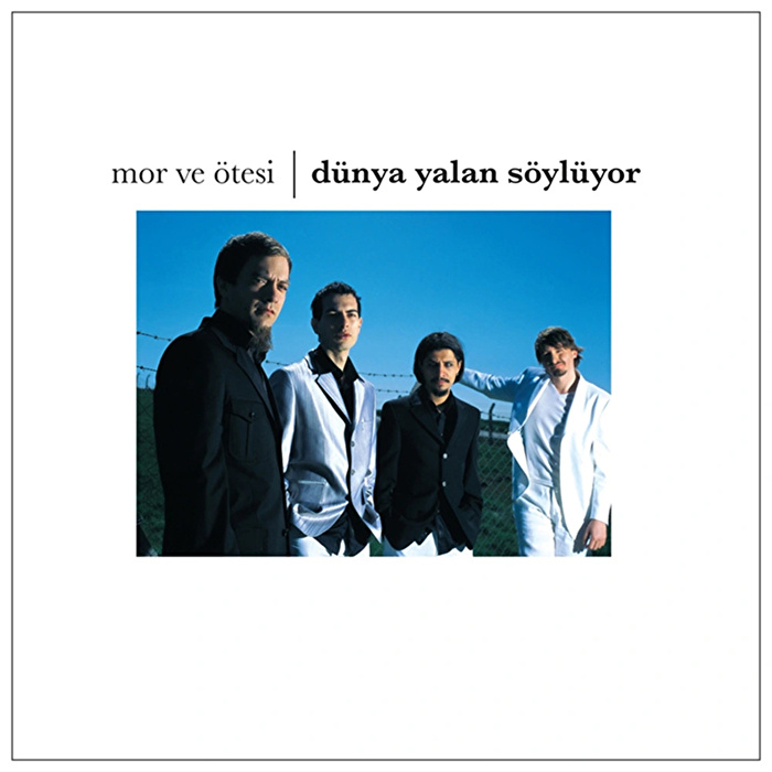 Mor ve Ötesi - Dünya Yalan Söylüyor