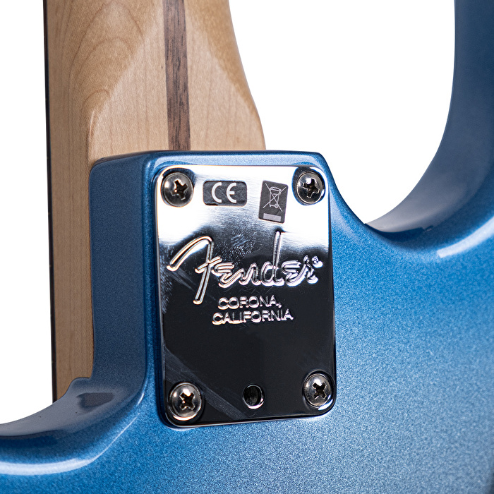 Fender Limited Edition American Showcase Stratocaster HSS Gülağacı Klavye Sky Burst Metallic Elektro Gitar