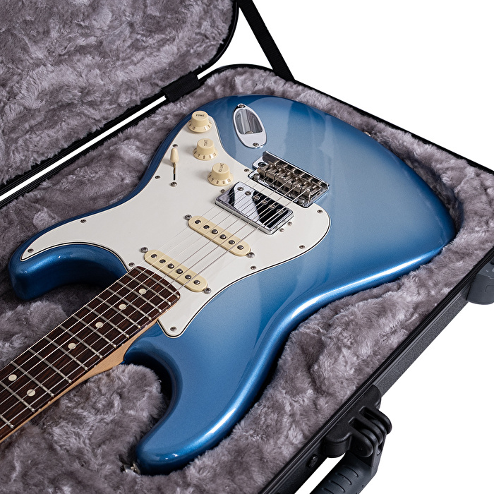 Fender Limited Edition American Showcase Stratocaster HSS Gülağacı Klavye Sky Burst Metallic Elektro Gitar