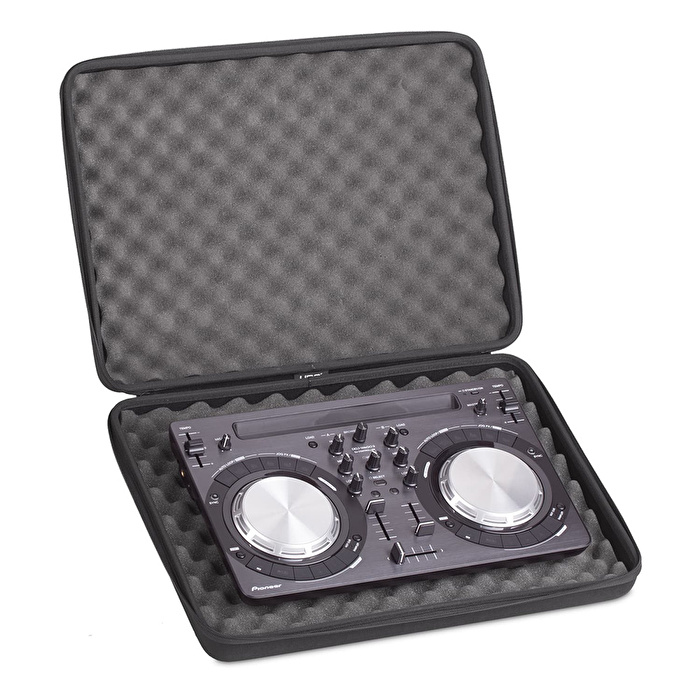 UDG U8301BL Creator Controller Hardcase Medium Black MK2