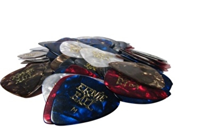 ERNIE BALL P09119 - Karışık Renkli Pearloid Selüloz 0.72mm Orta Sert Pena (144'lü Paket)